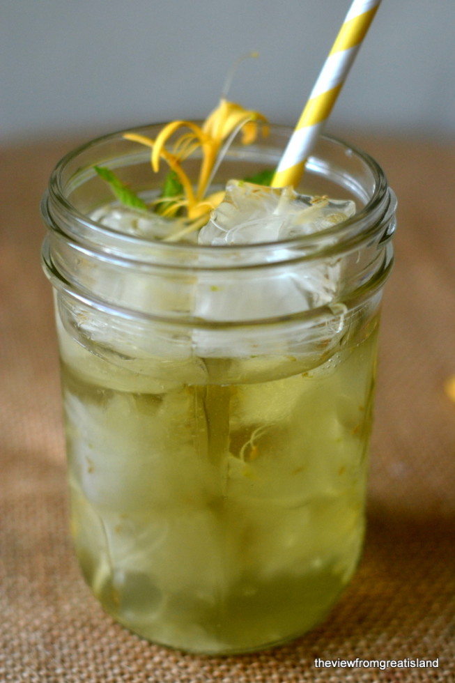 iced honeysuckle tea