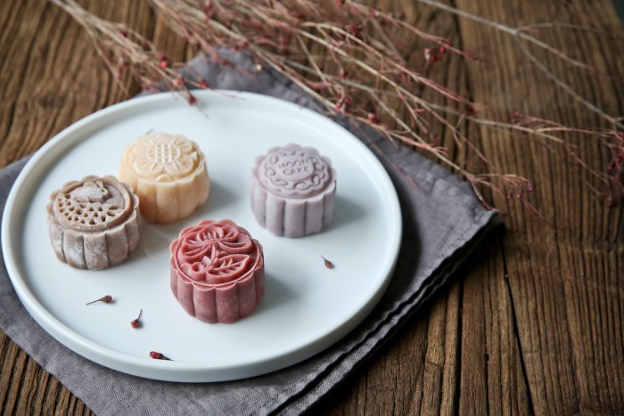 Snow Skin Mooncakes in Different Colors
