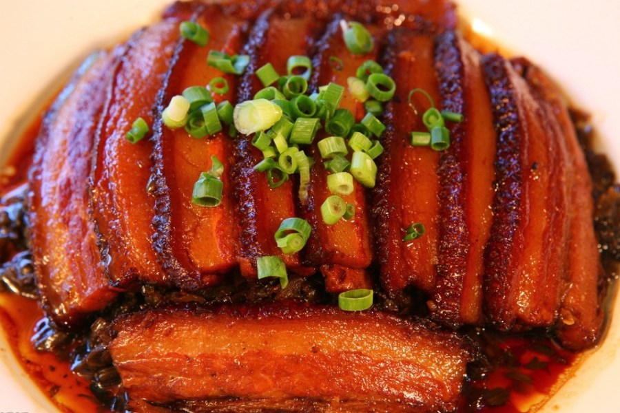 Steamed Pork Belly with Preserved Mustard Greens Mei Cai Kou Rou 梅菜扣肉