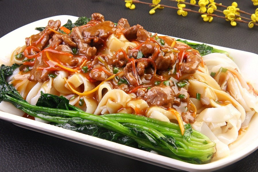 Wet Fried Rice Noodles with Beef Shi Chao Niu He 湿炒牛河