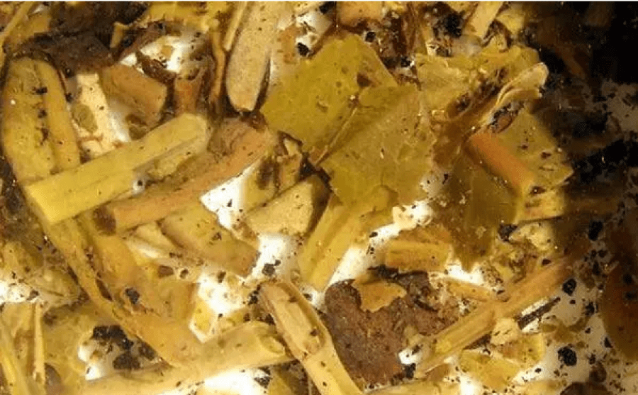 Burnt brewed tea leaves with impurities